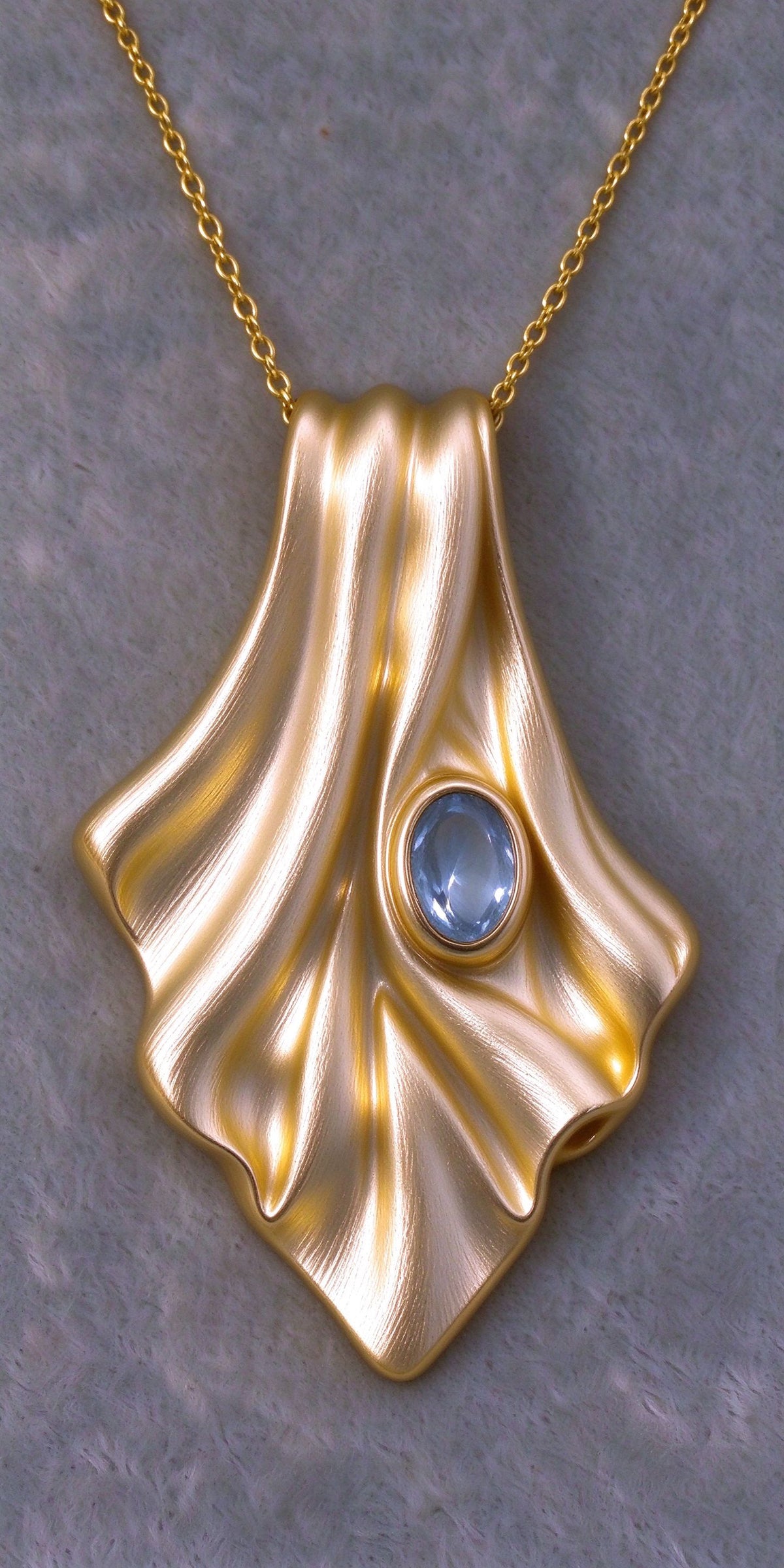The Soie Pendant — Sculptural 18K Gold Vermeil Drape Necklace