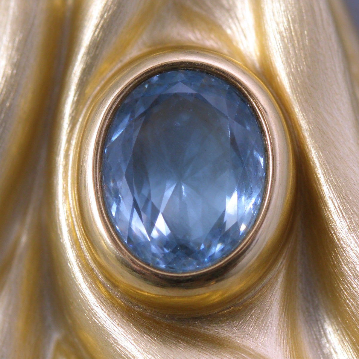 The Soie Pendant — Sculptural 18K Gold Vermeil Drape Necklace